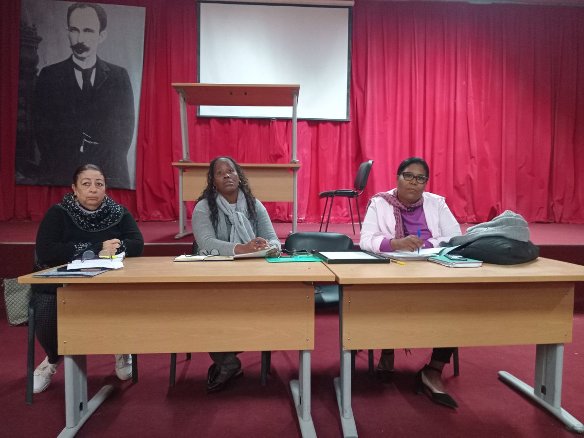 Se desarrolla la RIACT. <a href="/DirectEducaHab/">Karenia Marrero Arrechea</a> da las orientaciones para esta etapa quedando claro que la Educación en La Habana va a continuar con adecuaciones en los diferentes niveles de enseñanzas <a href="/AlfredoVzquezP/">Alfredo Vázquez Pérez</a> <a href="/YanetHzP25/">Yanet Hernández</a> <a href="/IzquierdoAlons1/">Livan Izquierdo Alonso</a> <a href="/Colina_CTCuba/">Miguel Colina</a> #CubaEduca ❤️🇨🇺🇨🇺🇨🇺