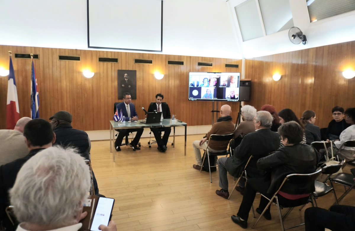 EmbaCubaFrancia's tweet photo. 🇨🇺Ante asfixia de #Trump VS #Cuba, solidaridad en #Francia✊️

🇫🇷Des représentants du mov. De solidarité avec Cuba se sont réunis à 📍@EmbaCubaFrancia pour exprimer leur soutien/exiger une réponse internationale face à l’escalade agressive de Trump.

@CubaMINREX #CubaNoEstáSola https://t.co/CZQZGV5a52