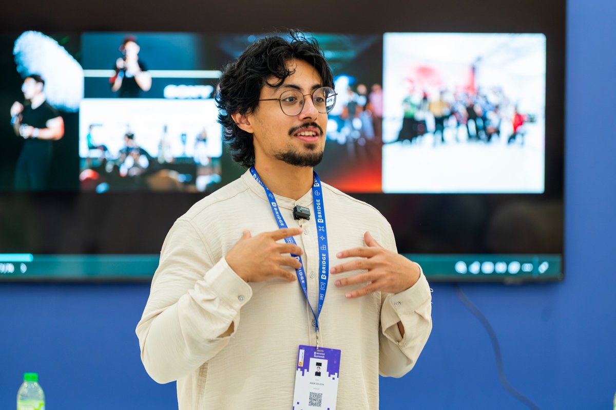 WMediaBridge's tweet photo. Starting is easy. Staying relevant is the challenge. Amir guides creators on building their brand and navigating social media trends to keep their voice current and impactful. At BRIDGE Summit, it’s all about turning content into lasting influence.

#WorldMediaBRIDGE
#BRIDGESummit