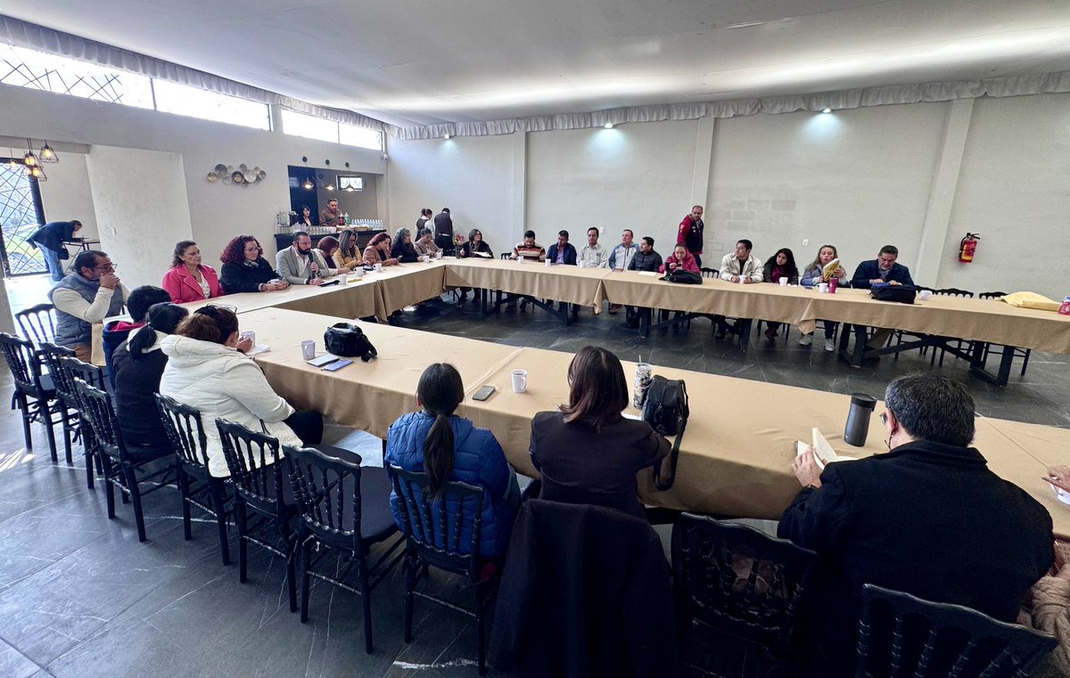 arturougaldea_'s tweet photo. En reunión con la Unidad de Programas y Políticas para la Excelencia Educativa, y con docentes de las #SREB de: #Toluca, #Metepec, #IxtapanDeLaSal, #ValleDeBravo, #Tejupilco, #Jilotepec y #Atlacomulco, se fortaleció el trabajo colaborativo de Contraloría Social. 
#SECTI https://t.co/RUXE1C5zJP