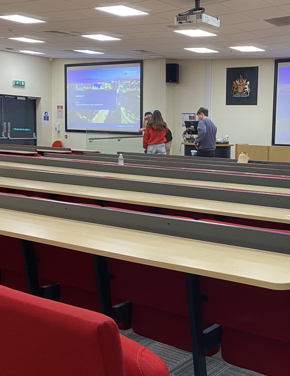 Kimia Davoudi, a law student, has been arrested, and there has been no news of her or her sister, Tara Davoudi.
Kimia should be at university right now.
Instead, she has been detained by the Islamic Republic.
#Tara_Davoudi
#Kimia_Davoudi

#IranMassacre