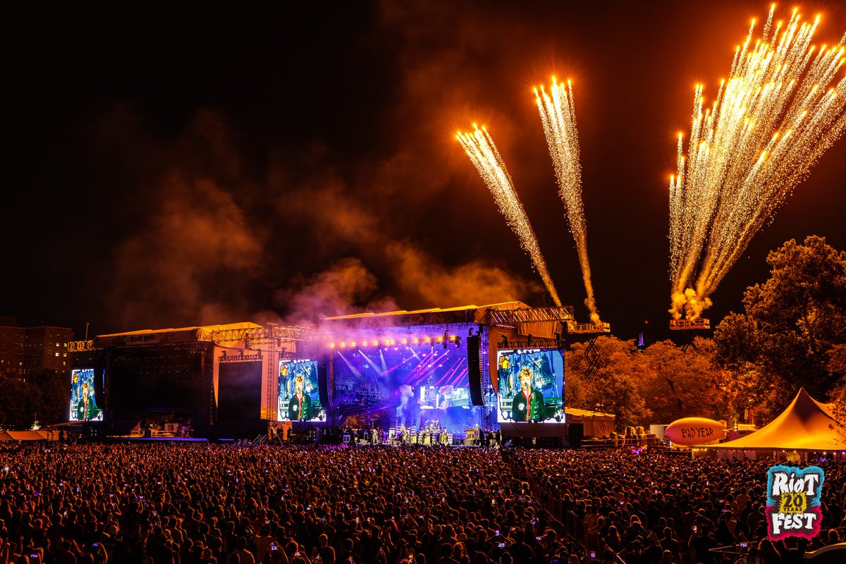 Riot Fest tweet media