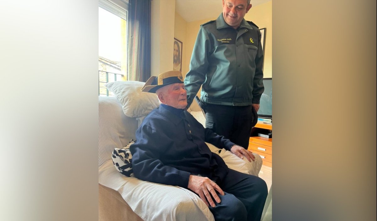 Fiel_En_Deber's tweet photo. La Comandancia de la Guardia Civil de Granada homenajea al brigada de la Guardia Civil, José Antonio Camposo de Haro de 104 años de edad 

https://t.co/dTZSzfKOWD https://t.co/GdLHKYnbPw