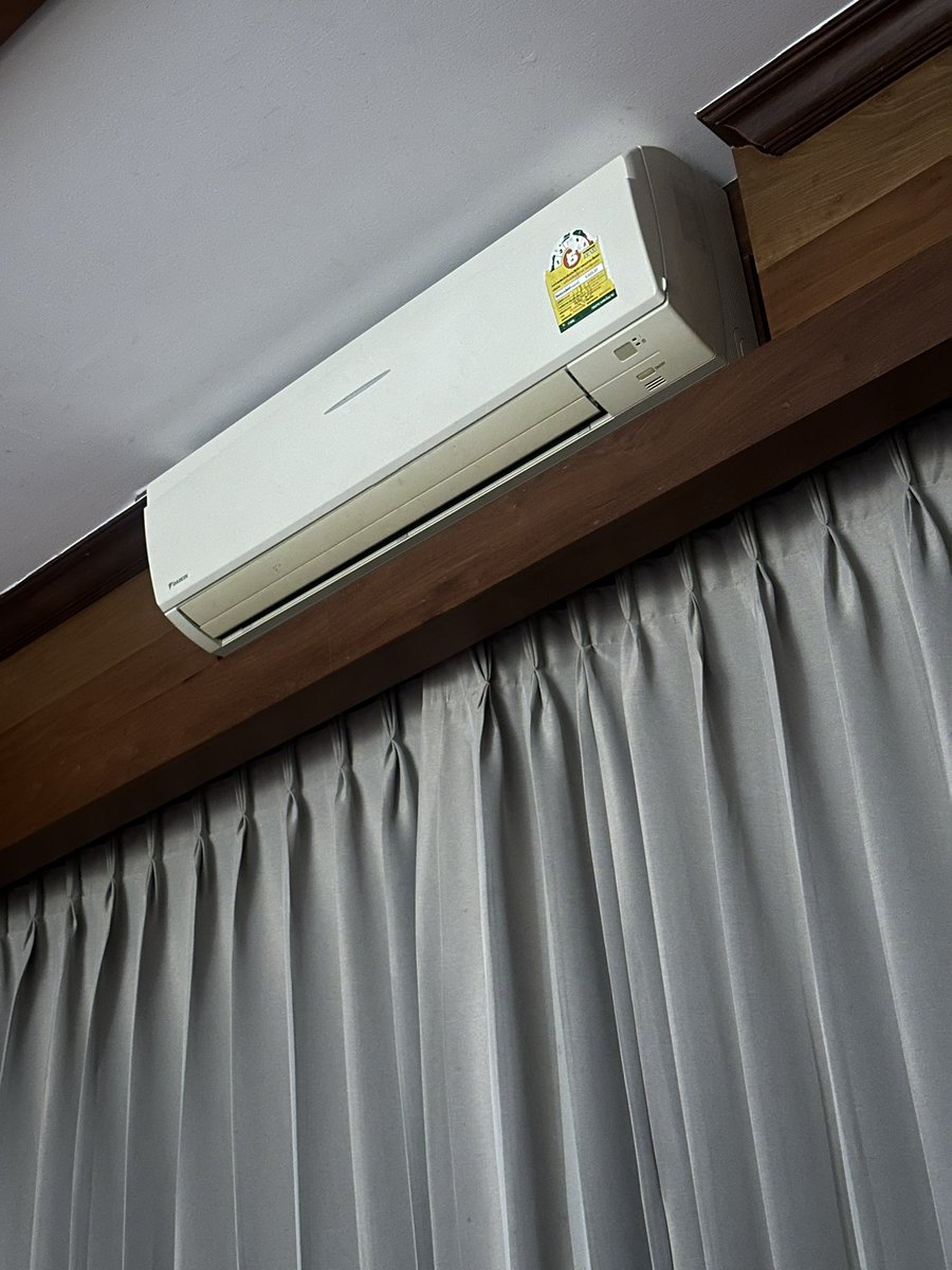 แอร์เสีย คิวเปลี่ยนได้อาทิตหน้า🥹 ต้องเสียตอนเข้าใกล้หน้าร้อนด้วยอ่ะ😢