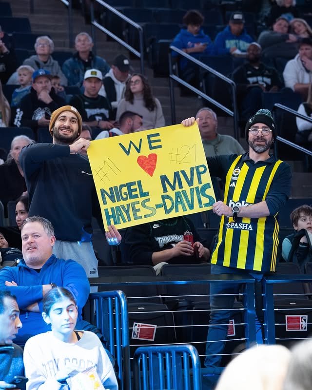 Gittiğin yerde bile seni destekleyen Fenerbahçe taraftarı sana sevgisini her türlü belli etmiştir şimdi karşılık verme sırası sende <a href="/NIGEL_HAYES/">Nigel Hayes-Davis</a>