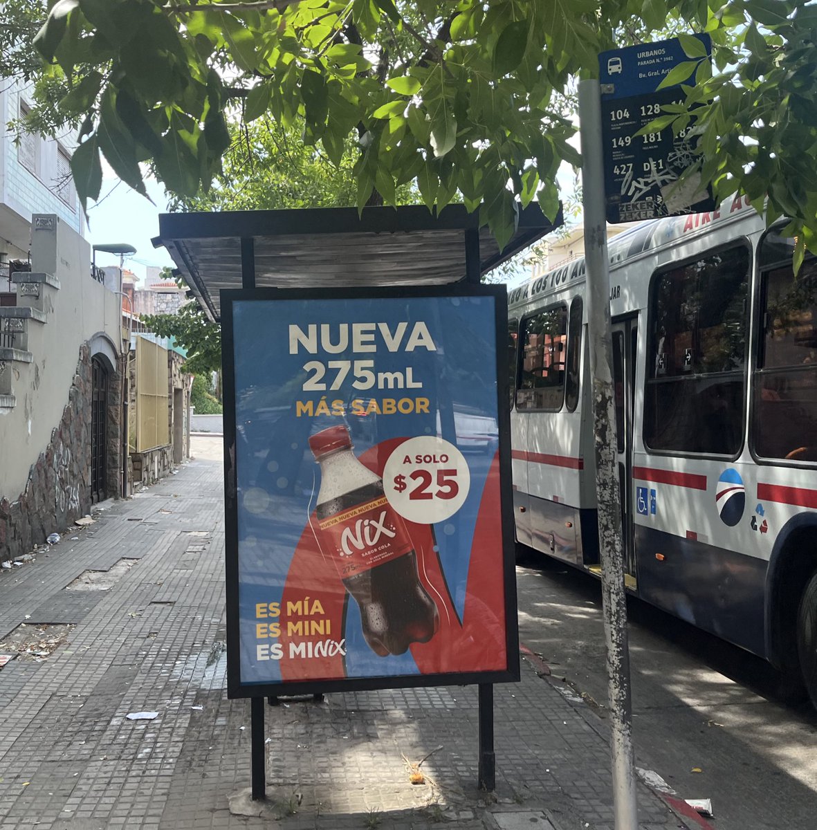 maoriental's tweet image. Indicador de recesión 2, publicidad de Nix Cola en bulevar y bulevar