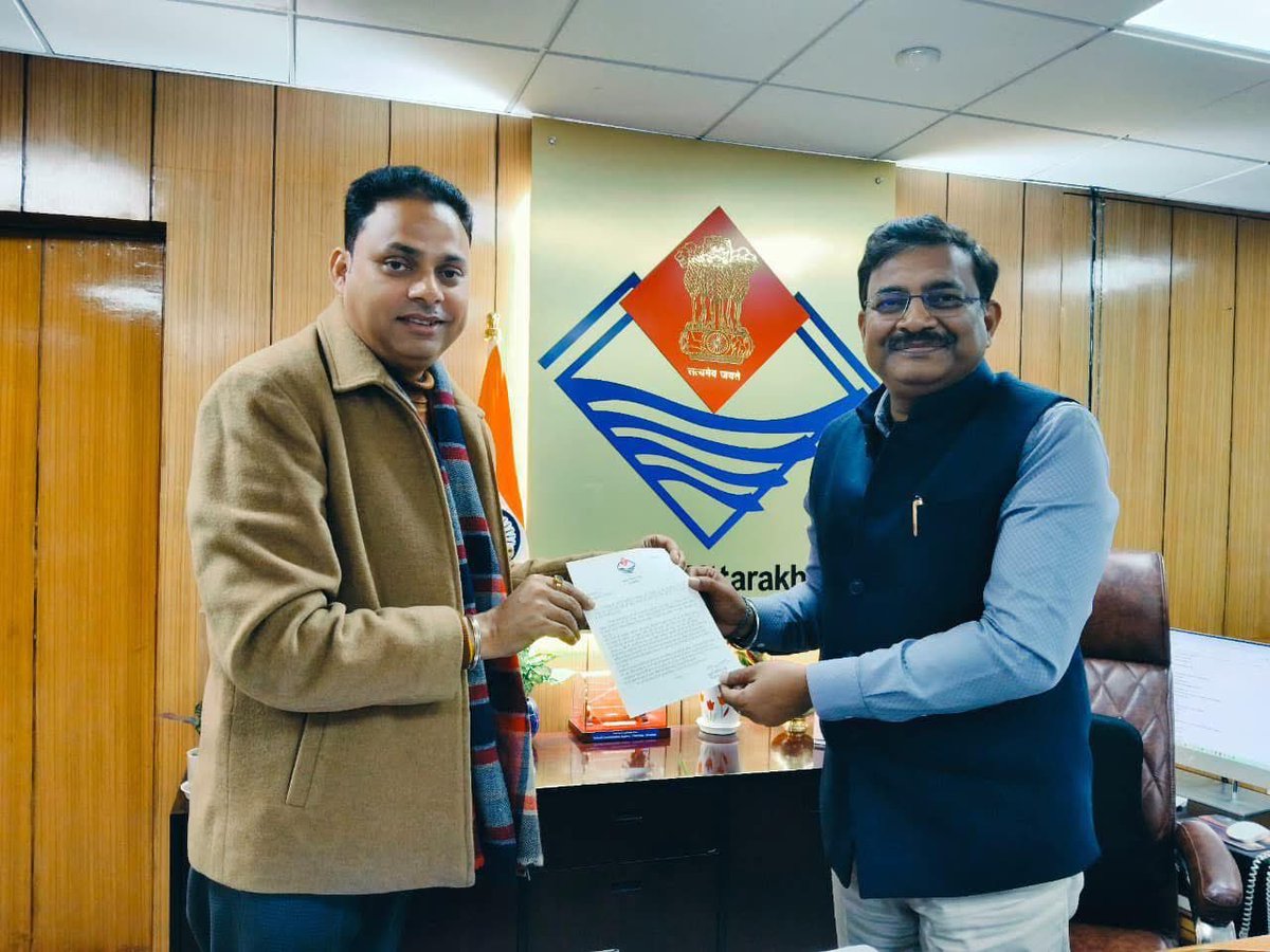 खटीमा तहसील में प्रशासन की मौजूदगी में बगैर वैधानिक आदेश के लगभग 125 एकड़ कृषि भूमि की खड़ी फसलों को जबरन नष्ट किये जाने के गंभीर प्रकरण में आज देहरादून में मुख्य सचिव से मुलाक़ात कर स्तिथि से अवगत कराया एवं उचित कार्यवाही हेतु निवेदन किया।