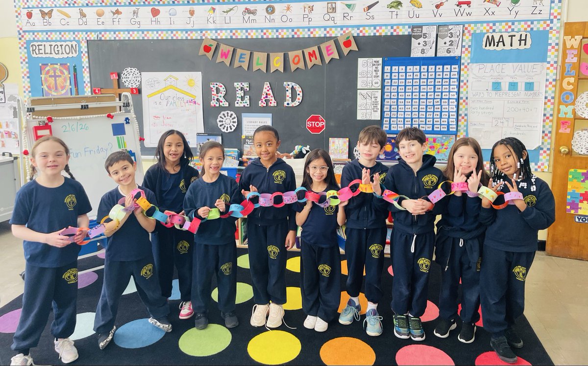 MrsBrady_ICS's tweet photo. Each paper link represents a kind act by a 2nd grade student. Together, these links form our spiritual bouquet for the installation of Archbishop-designate Ronald Hicks. This display shows how kindness connects us as a community of faith. @icschool_online https://t.co/CCyyMsn5hL