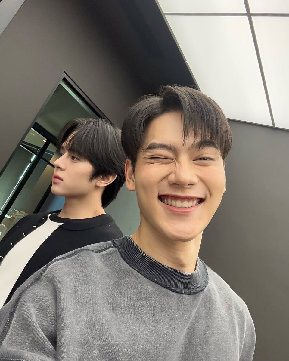 g_gammallaengi's tweet image. 이 사진이 너무 좋아서 한번 그려보고 싶었다😙😌💕
#GunnerNice #gunnernsk #niceboripat