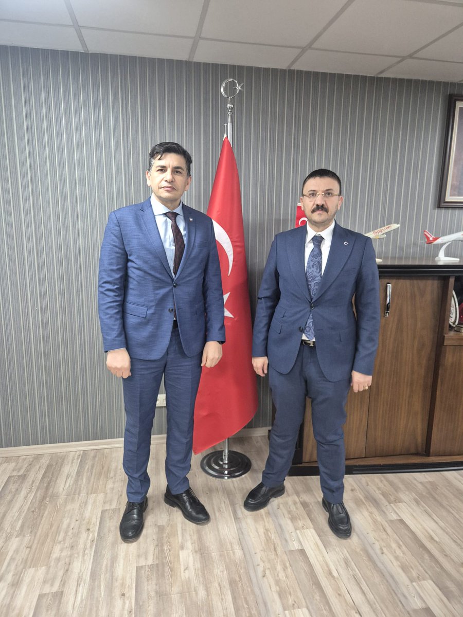 Sılehi Aşireti Liderimiz Sayın Mehmet Alayı ATLI; Meteoroloji Genel Müdürlüğü İstanbul Bölge Müdürü Sayın Atakan ÇELEBİ’yi makamında ziyaret etti.<a href="/AtakanELEB1/">Atakan ÇELEBİ</a> 
Sayın Bölge Müdürü, Liderimize ziyaretleri anısına bir hediye takdiminde bulundular. Nazik ev sahipliği ve yakın