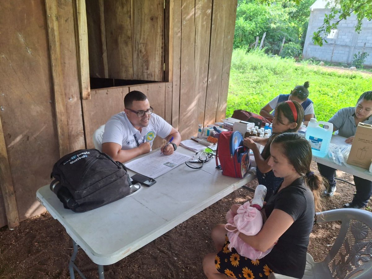#BMCGuatemala.Petén Norte. 
Orgullo latinoamericano: nuestra medicina nació de la solidaridad y hoy salva vidas dentro y fuera de la región. La medicina cubana 🇨🇺🧑‍⚕️🩺, con su vocación humanista y su compromiso internacional, es un faro de dedicación. 
#CubaCoopera.