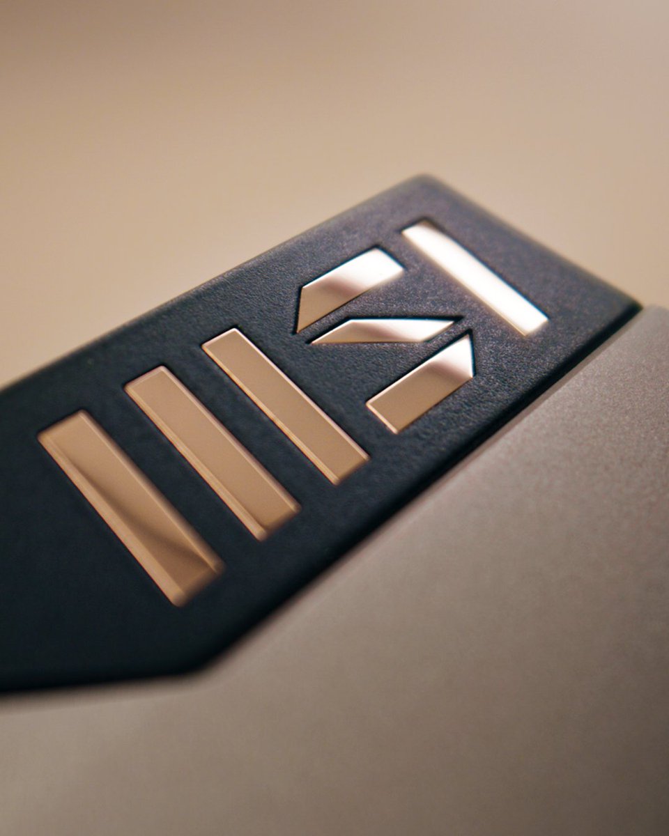 MSICanada's tweet image. The RTX 5080 EXPERT just bagged the 2026 CES Best of Innovation Award... and look at it. Can you blame the judges?😉

Who says you have to choose between aesthetics and raw performance? With the EXPERT series, we made sure you get both✨

#CES #msiEXPERT #BestGraphicsCard