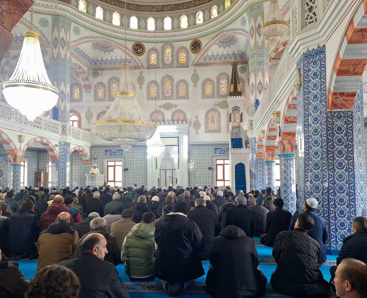 📌6 Şubat Depremlerinde Vefat Eden Vatandaşlarımız Dualarla Anıldı

6 Şubat Kahramanmaraş merkezli depremlerde vefat eden vatandaşlarımız, ilçemiz Yeni Camii’nde Cuma namazı öncesinde düzenlenen programla dualarla anıldı.