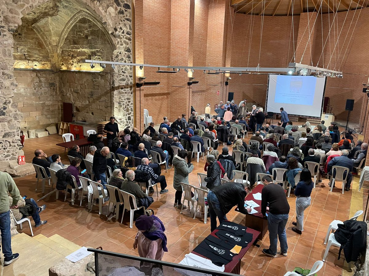 CCPriorat's tweet photo. 🚫⚡ El Priorat diu NO a la MAT
🔹La comarca rebutja una infraestructura que considera incompatible amb el seu model de desenvolupament
🔹També demana que el PLATER es faci seu el Pla comarcal de renovables
Més informació 👉🏼 https://t.co/IvKDfpcHKu https://t.co/sDAI1T4i2O