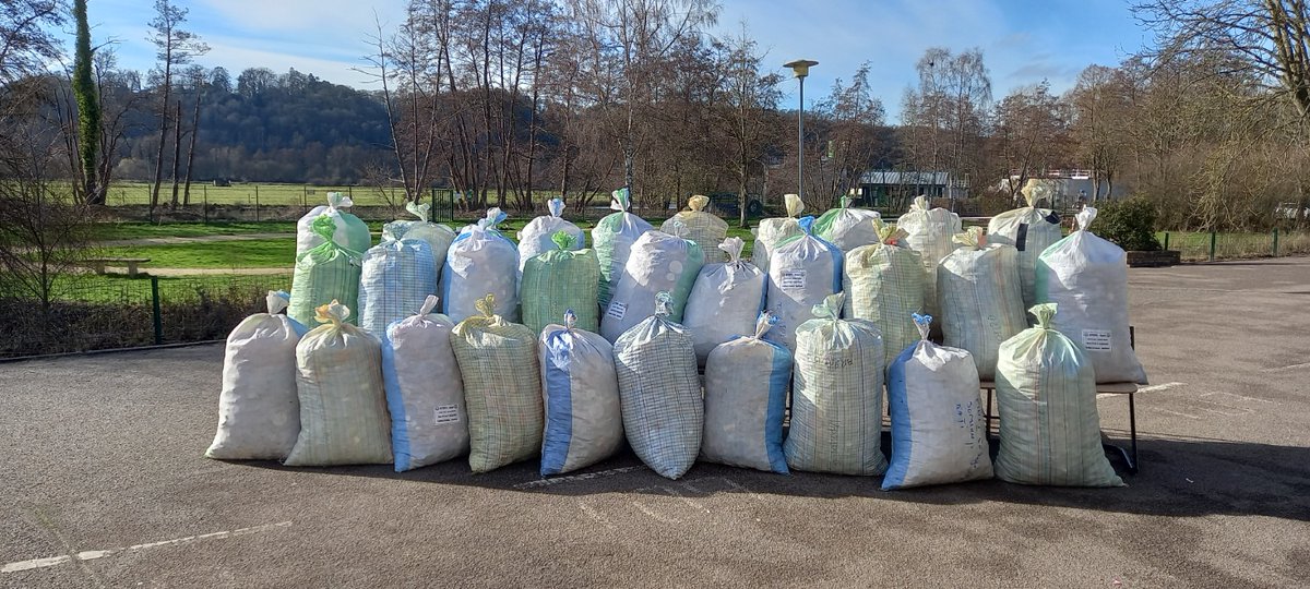 Une équipe mobilisée: Parents, élèves et profs, soit en 3 mois, 575 kg de #bouchons collectés, bravo à Eloîse, Geoffroy et Pascal du collège de Monfort sur Risle <a href="/EureenNormandie/">Département de l’Eure</a> <a href="/ac_normandie/">Académie de Normandie</a> <a href="/presse_30/">#Presse30</a> <a href="/RegionNormandie/">Région Normandie</a> <a href="/PoliceNat76/">Police nationale 76</a> <a href="/f3normandie/">France 3 Normandie</a> <a href="/BFM_Normandie/">BFM Normandie</a> <a href="/tendanceouest/">Tendance Ouest</a>