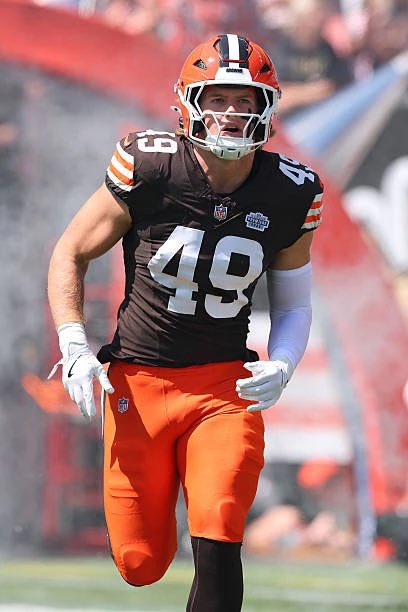 OnyxOdds's tweet image. Thursday:
- Myles Garrett wins DPOY
- Carson Schwesinger wins DROY

Friday:
- Jim Schwartz resigns

Only the Browns