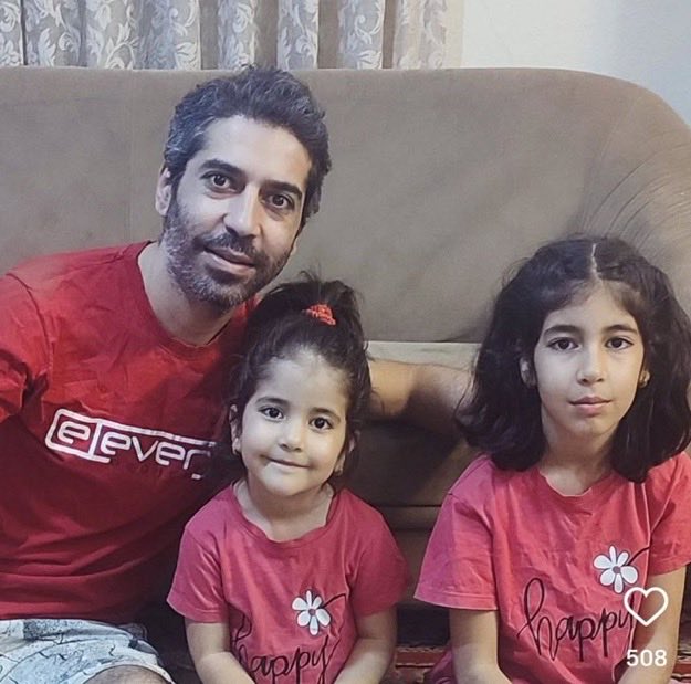 دو تا دخترهات قهرمان 🖤
توییتی که منشن گذاشته، چقدر یاد دخترای خودش افتاده💔
#وحید_محمدلو