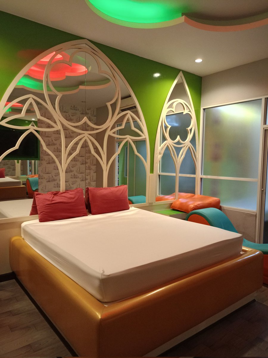 หาผัว ให้เมีย... tweet media