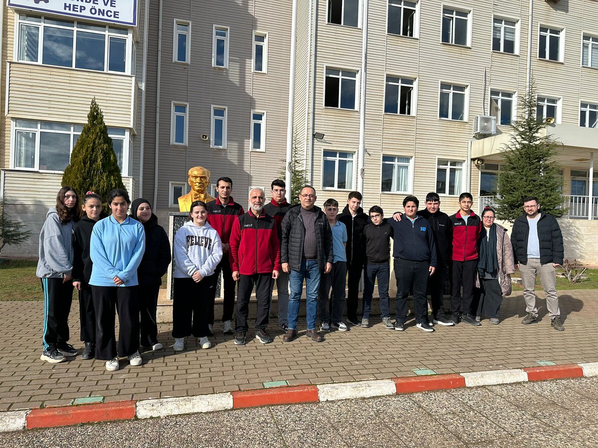 6 Şubat depremlerinin 3. Yıl dönümünde, İnegöl Arama Kurtarma Derneği ekibi öğrencilerimize deprem ve alınacak önlemler konulu bir eğitim verdiler. Ardından İNKUT ekibi gözetiminde tahliye tatbikatı gerçekleştirdik.
#hsy2mtal 
#kampüsünyıldızı 
#6subatdepreminiunutmayacağız