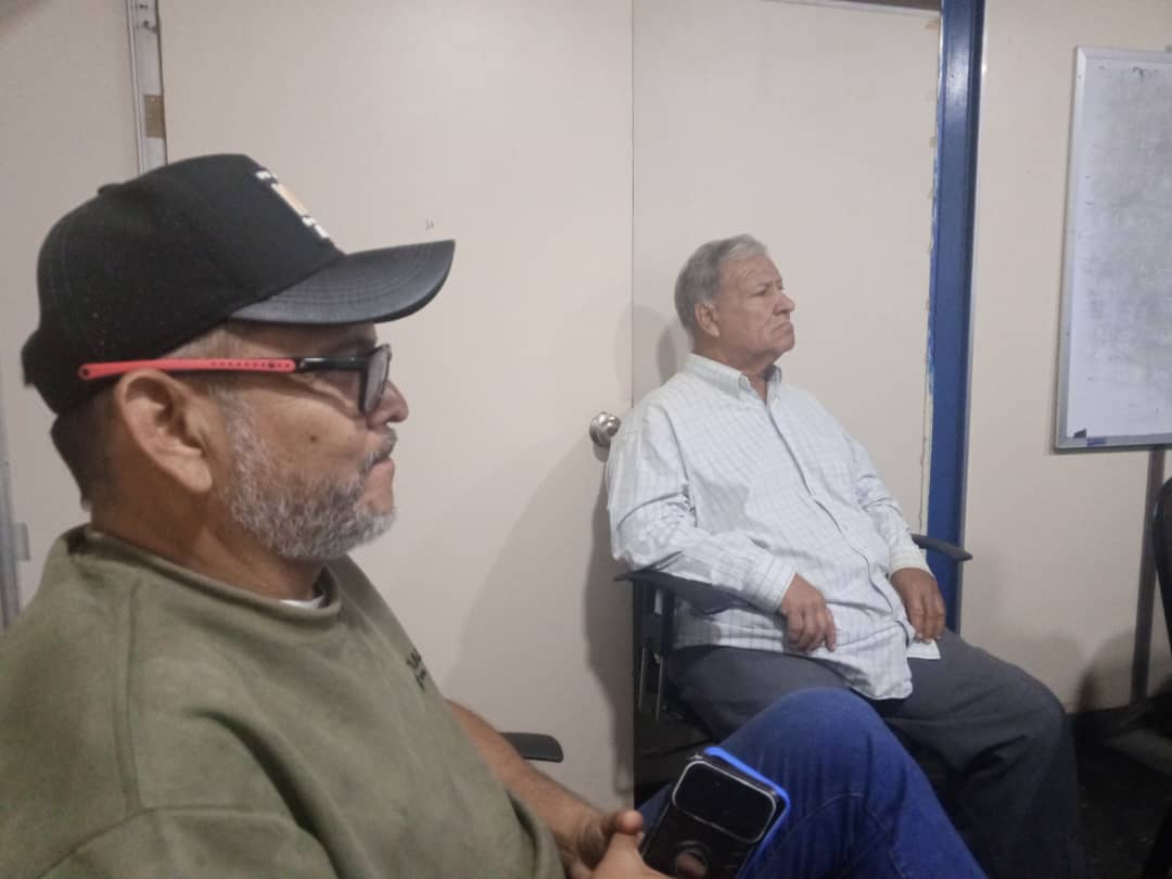 Reunión del Equipo de Trabajadores de Unidad En la Coincidencia, con el Sector Universitario.

Cordinando las Actividades para el 12 de Febrero, Día de La Juventud.
#LibertadParaLosPresosPolíticos
#fuerzaVenezuela