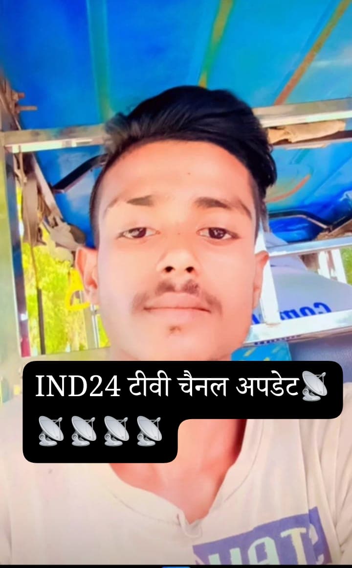 Awanishlmp's tweet photo. #kheri बांकेगंज पुलिस दबंग ओम प्रकाश रिटायर दरोगा ने 17 वर्ष मृतक विवेक कुमार को बीच चौराहे पर लात घूसो से मारा जिसके चलते मृतक विवेक कुमार को काफी शर्मिंदगी महसूस हुई और जाकर पेड़ में फांसी लगा ली मैलानी थाना क्षेत्र का मामला @Uppolice @kheripolice @spkheri @Igrangelucknow https://t.co/R8H8qFCukL