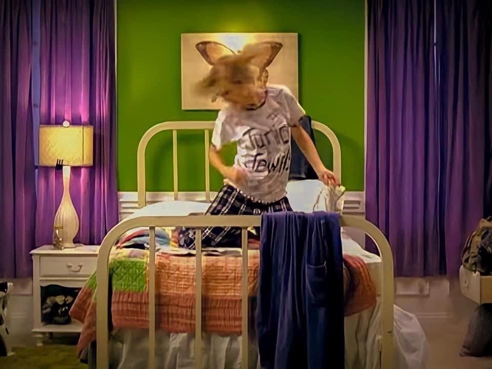 bjeweleed's tweet image. grande dia pra quem ama esse lado weird girl dela we’re back to our roots