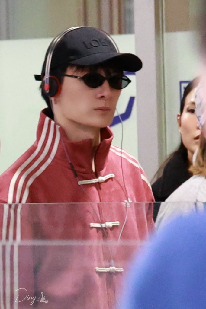 dingdang9205's tweet photo. 也不知道拍了些啥
这个点才开始看相机
一桶乱忙活
 #KristFSinShanghai
#KristPerawat https://t.co/J1VMev4mfS