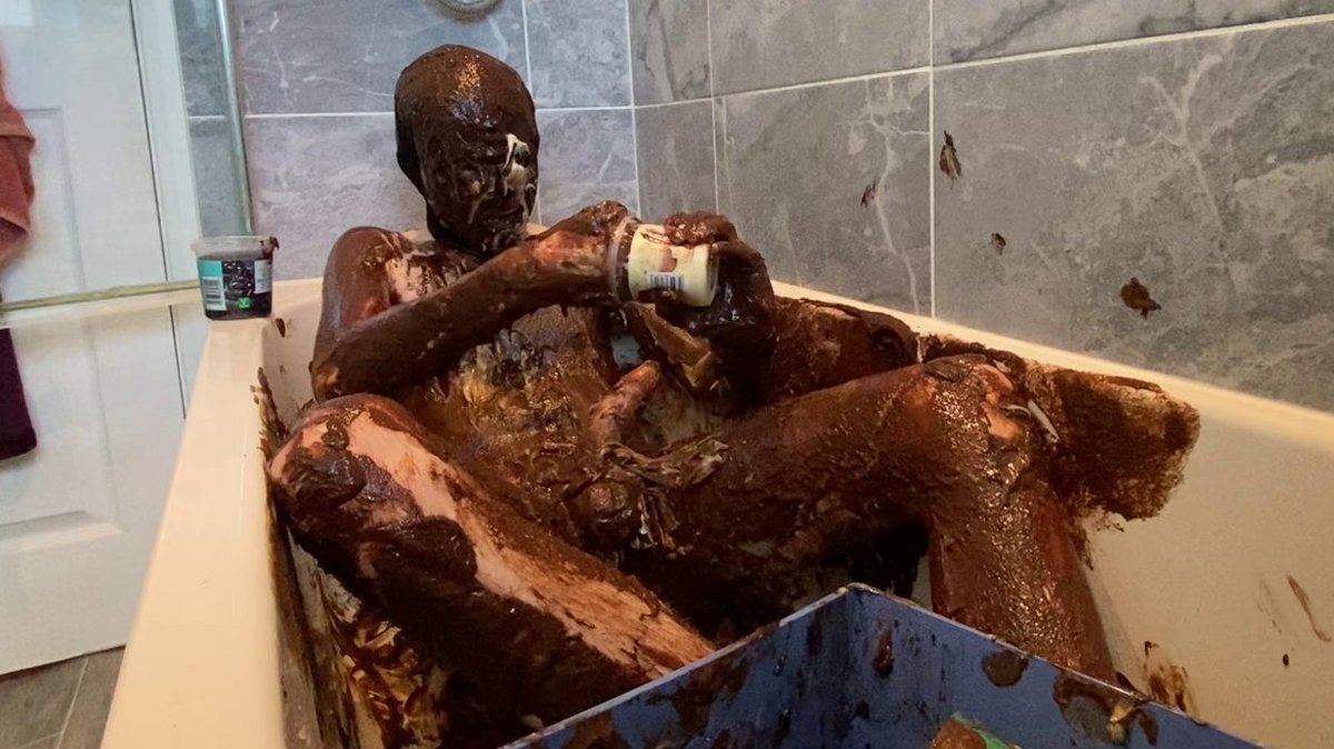JustinsFreeWAM's tweet photo. Just a reminder that once I hit 500 followers on here I will be posting the full 10 minute video of me getting destroyed with cake batter for the first time 😈 I was incredibly horny filming it, and I think it is one of my best videos yet 😊 https://t.co/6T3xAw4NvX