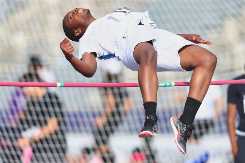 Youthrunner's tweet image. 🌟 Check out these incredible moments captured by #SmothermanImages at the Rancho Cucamonga Winter Qualifier! 🏃‍♀️🏃‍♂️✨ Dive into the action and feel the excitement! 📸 #YouthRunning #CaptureTheMoment #RanchoCucamonga #trackandfield  youthrunner.com/news/story/ran…