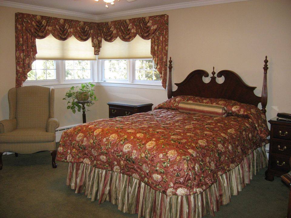DraperyConnCT's tweet photo. Swags &amp; Jabots for Corner Window. Custom Coverlet, Dust Ruffle, &amp; Bolster. — at https://t.co/v1pAlsb8MQ.

#DraperyConnectionCT #DraperyConnCT #DraperyConnection #CustomDraperies #WindowTreatments #PrivacySheers #CustomShutters #CustomTableLinens https://t.co/sOld9LB6hB