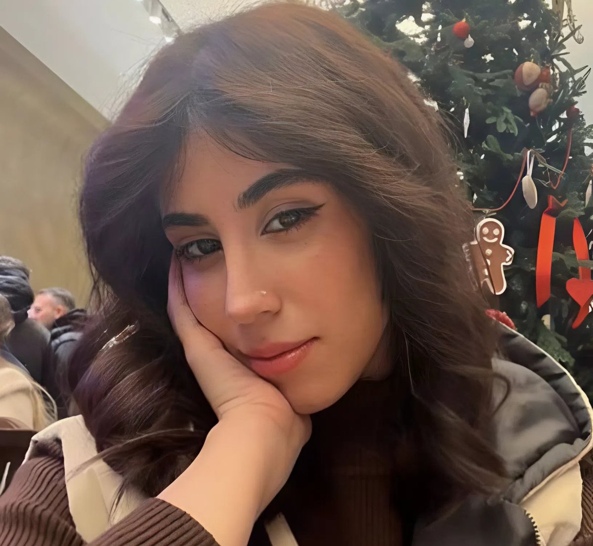 L O G Λ Я tweet media