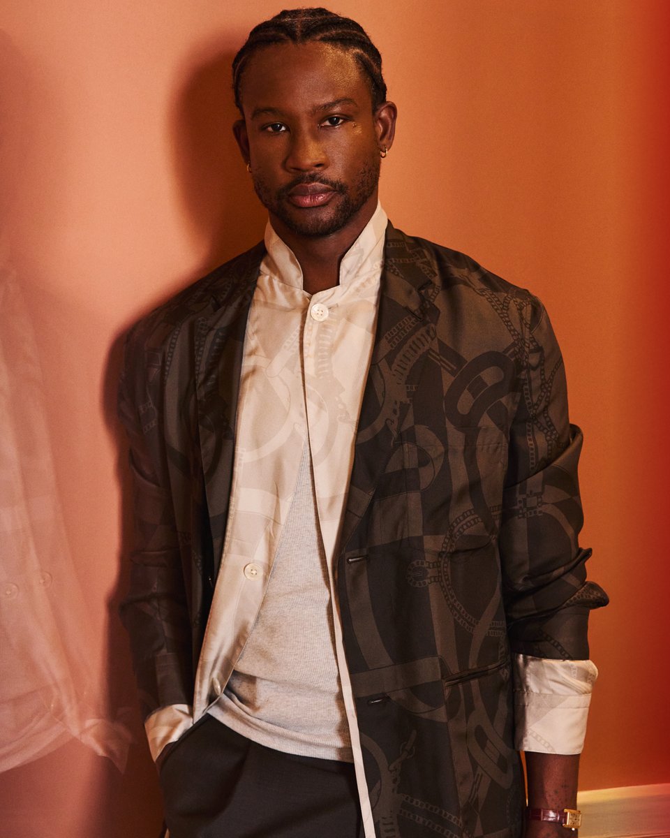 wonderlandmag's tweet photo. Akinola Davies Jr.'s BIFA-winning Nigerian drama My Father’s Shadow walked his own personal history for a tale crafted from memories of his late father. Featuring in our Spring 26 issue, Akinola talks portraying the complexities of masculinity.

Link in bio to pre-order. https://t.co/a1a7vdT3j5