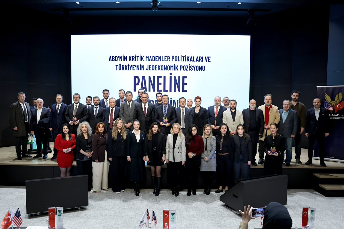 amchamtr's tweet image. TABA-AmCham ve İMİB iş birliğiyle düzenlenen, Türkiye-ABD ekonomik ve stratejik ilişkilerini derinleştirmeyi amaçlayan “ABD’nin Kritik Maden Politikaları ve Türkiye’nin Jeoekonomik Pozisyonu” başlıklı panelimizden öne çıkan kareler. 

#TABAAmCham #İMİB #Panel #Etkinlik