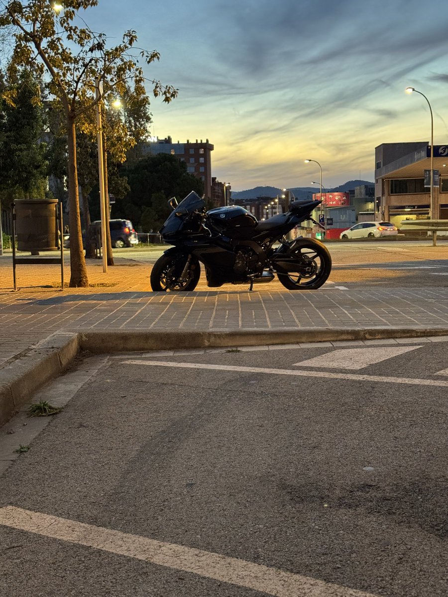 Aleix_lluch's tweet photo. 🖤🏍️ https://t.co/51RAmLBNxc