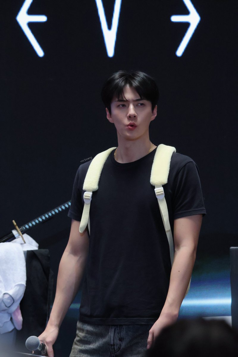milkteus's tweet photo. pretty boy 🖤 https://t.co/bWRUee5Otc