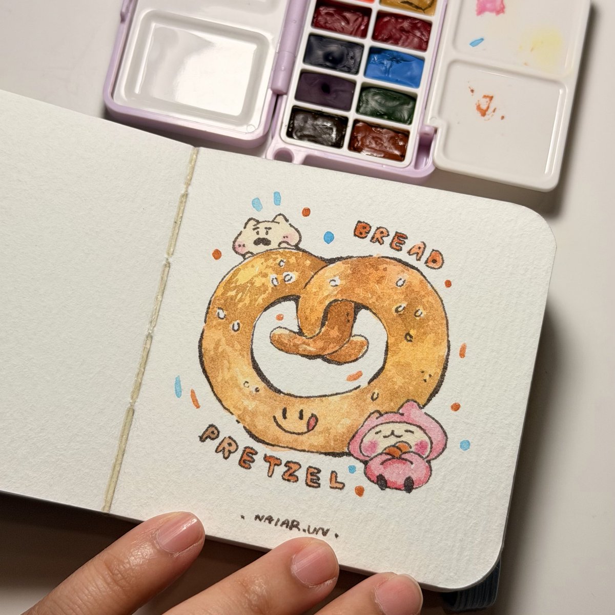 WitPeach's tweet photo. 🥨🤎✨ 

#sketchbooknaiarun https://t.co/lhRgO3jO3W