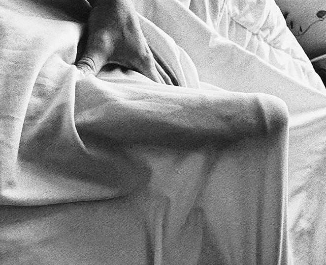 —  dia de folga por hoje, sem fotografias, apenas ficar o dia vendo minha tm com um tesão absurdo.