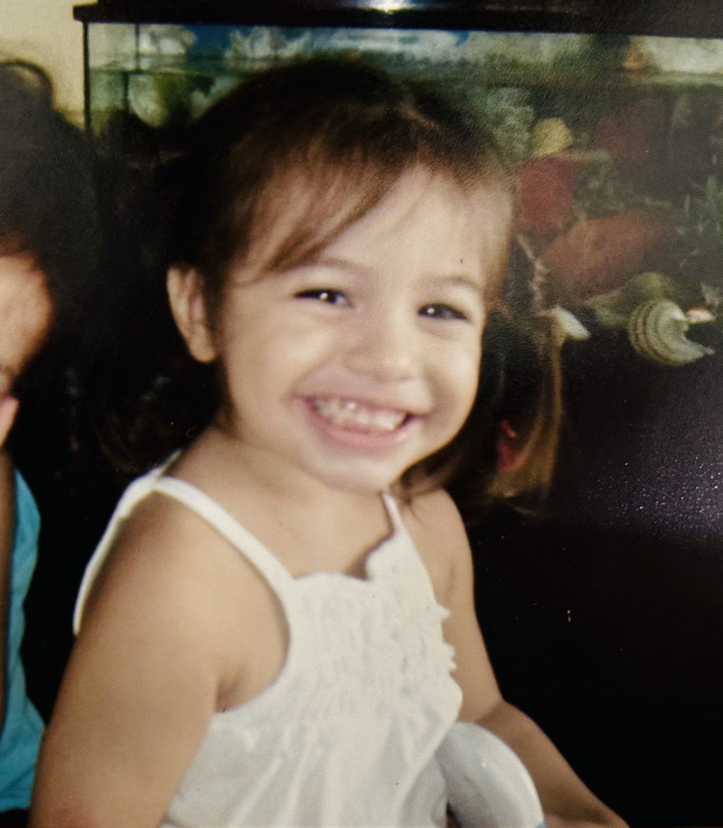 Bu fotoğraftaki gülüş… 
Seni sonsuz sevgi ve özlemle anıyoruz güzel kızım 🤍
#SelinKarakaya 
#isiasortakdavamız 
#ŞampiyonMelekler