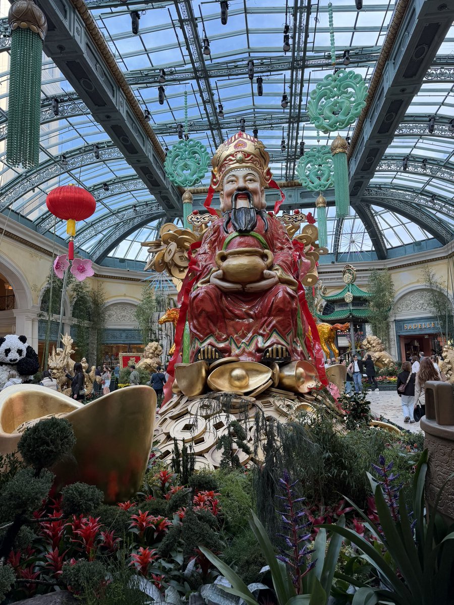 FanaticVegas's tweet photo. The Bellagio conservatory Chinese New Year display is a combination of both awesome and creepy design. https://t.co/QYJ1bWGuAe