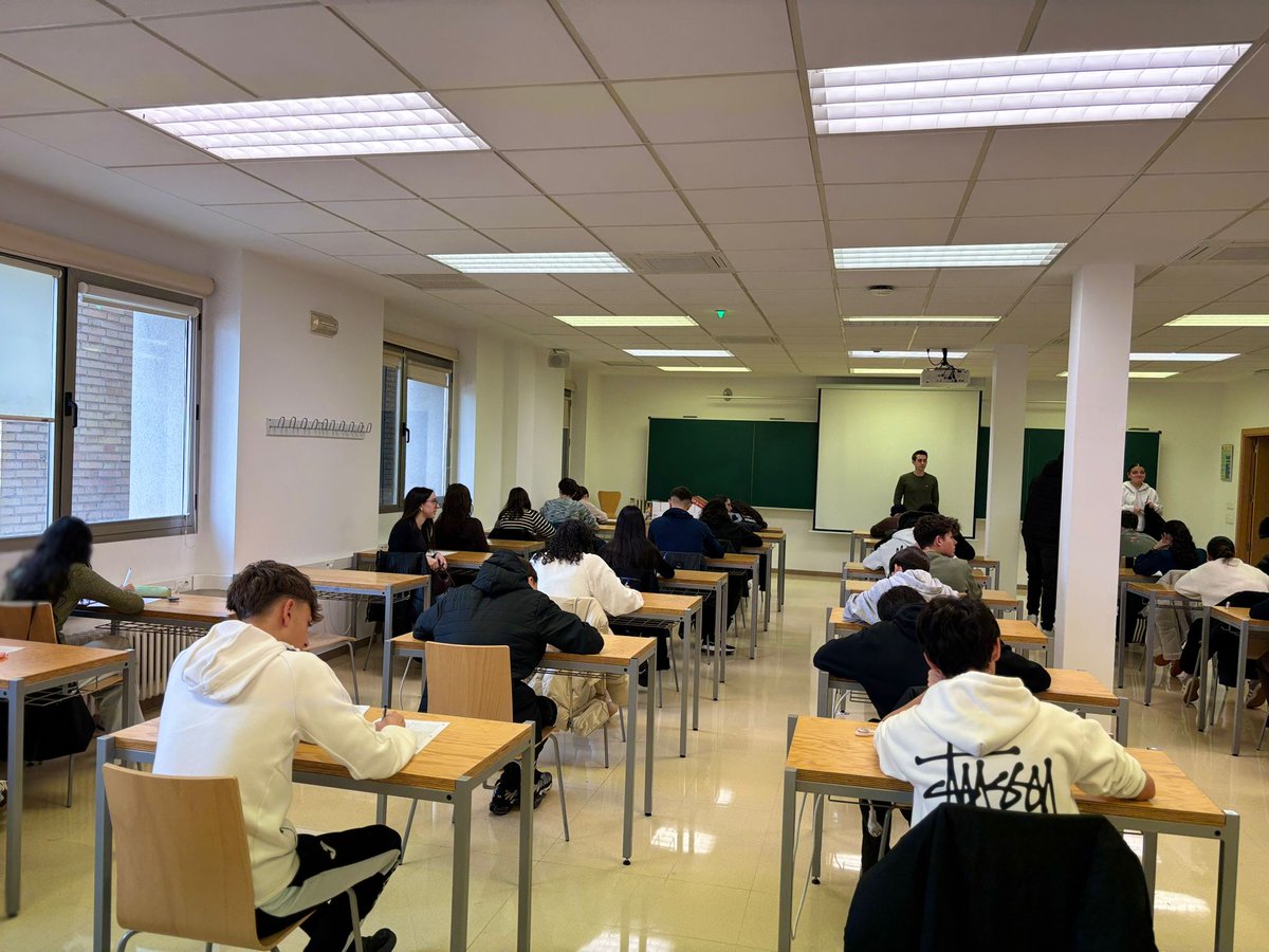 Hoy hemos acogido la celebración de la 17ª Olimpiada de Geologia. Equipos de toda Castilla-La Mancha competirán en pruebas sucesivas eliminatorias para demostrar sus conocimientos y habilidades en Geología, con el objetivo final de formar parte de la selección Española.