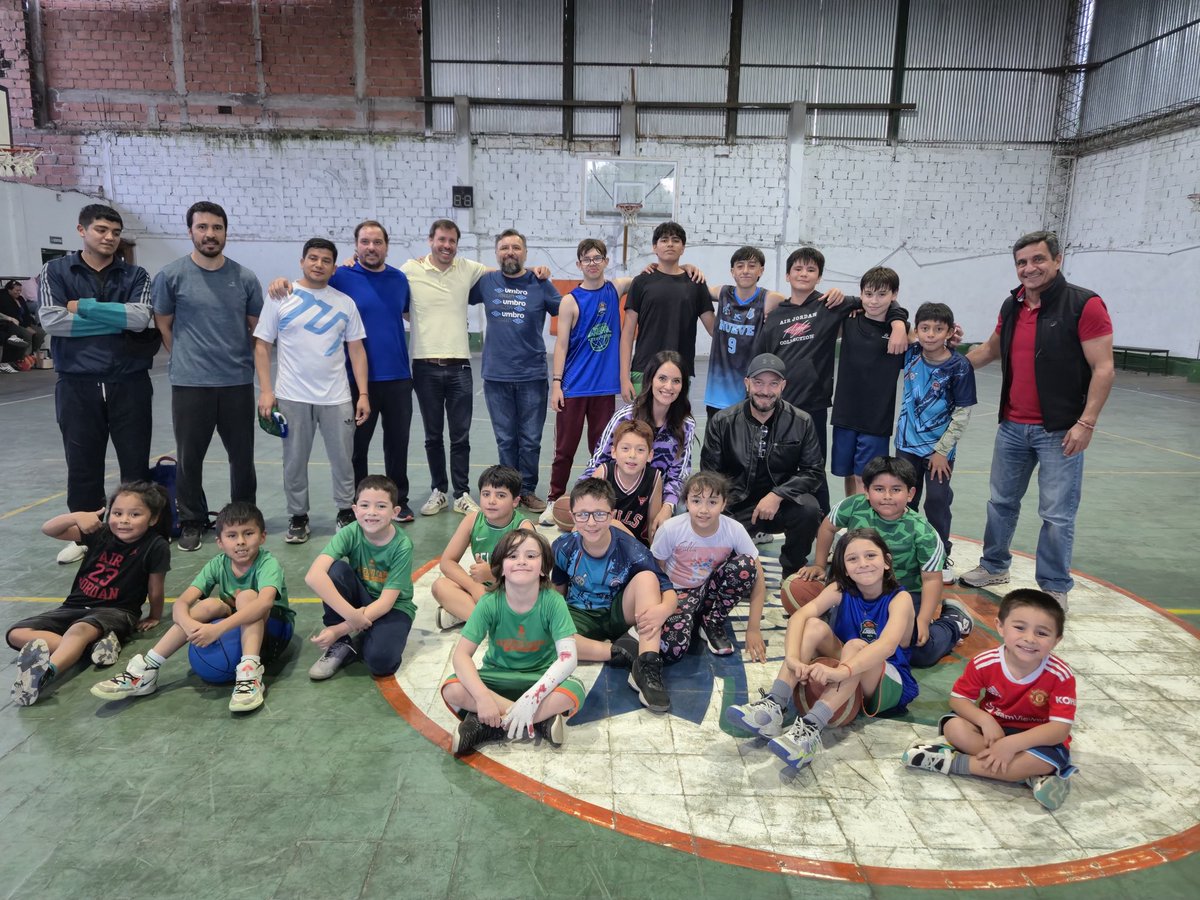 🏀Hoy el Club Sargento Cabral empieza a hacer realidad un sueño de muchas generaciones: su piso deportivo 💙💚
Seguimos acompañando a los clubes que contienen, educan y construyen comunidad a través del Plan META 🤝

⛹️‍♀️Porque donde hay un club, hay oportunidades.