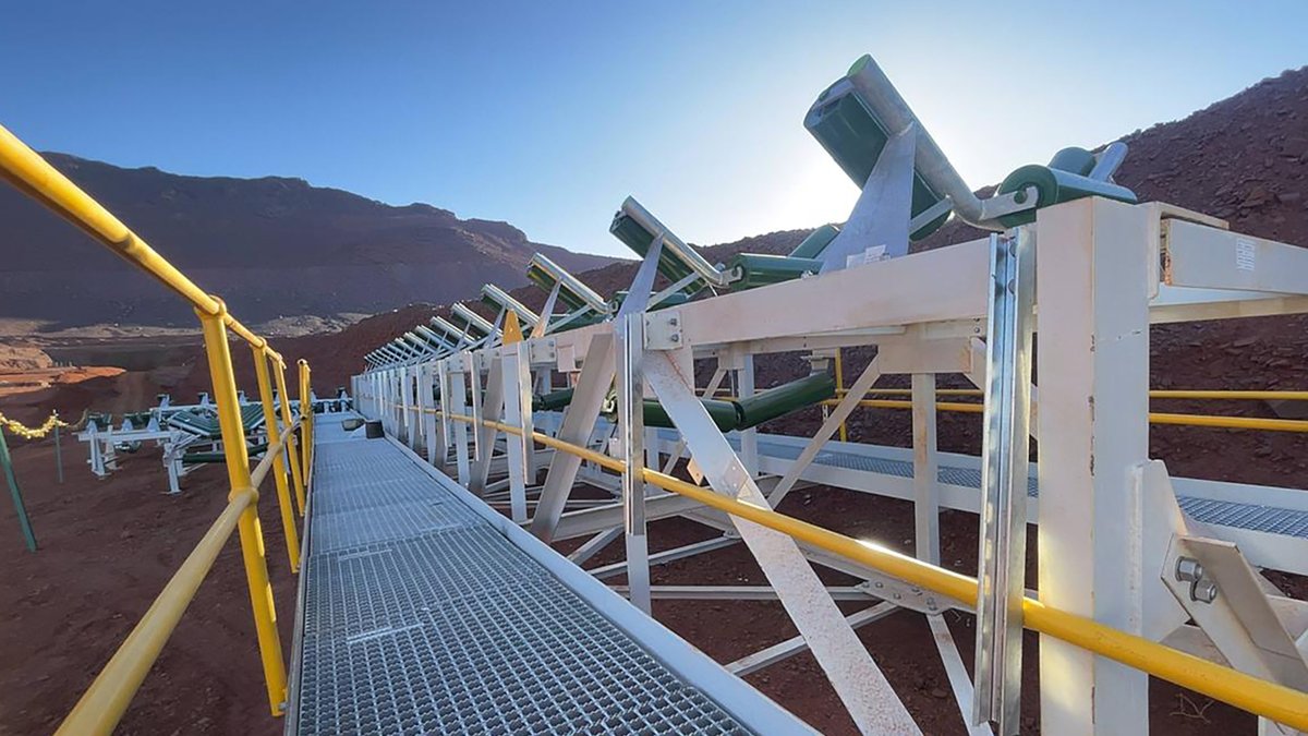 im_mining's tweet photo. February's bumper IM edition is out plus you can pick up a copy at @smecommunity's #MINEXCHANGE2026; @conexpoconagg & @the_PDAC! Articles cover #conveyors; #rebuilds; a #CONEXPO preview; #sampling & #analysis; #miningsoftware & #exploration https://t.co/LKBUUdtA7V #futureofmining https://t.co/EPqNNWh3oi