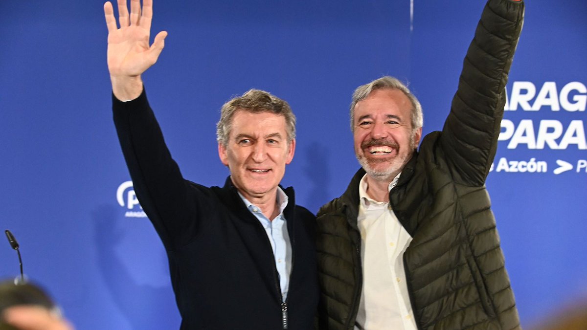 manelmarquez's tweet image. ¡Unos apuntan y otros disparan!
El provocador ultraderechista Vito Quiles participa en el mitin final de campaña del PP de Aragón junto a Feijóo y Azcón.
La derecha española ve como los fascistas de VOX les comen el terreno y juegan a la desesperada.
La abstención refuerza a #VOX