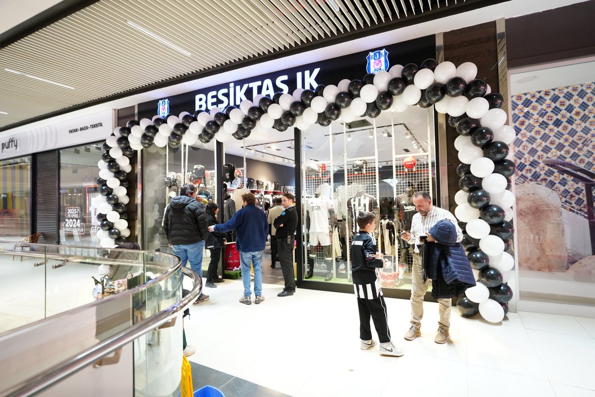Başkanımız Serdal Adalı, İskenderun Park Forbes AVM’de bulunan Kartal Yuvası mağazasını ziyaret ederek taraftarlarımızla buluştu.