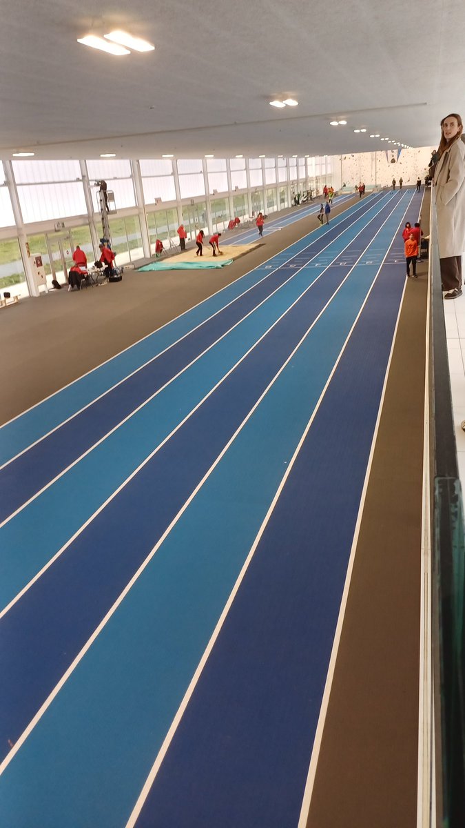 Es predicar en el desierto , pero cuando vengo a Zizur me pregunto cuanto cuesta hacer un módulo de atletismo.
4 duros.
Claro, pero en Bizcaia andamos cortos de saldo para deporte.
Y a nadie le importa.
No tiene otra explicación.