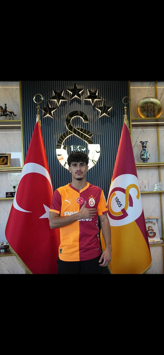 MediaAslanFR's tweet photo. BIENVENUE CHEZ TOI CAN ARMANDO GÜNER ! 🇦🇷🇹🇷💛❤️