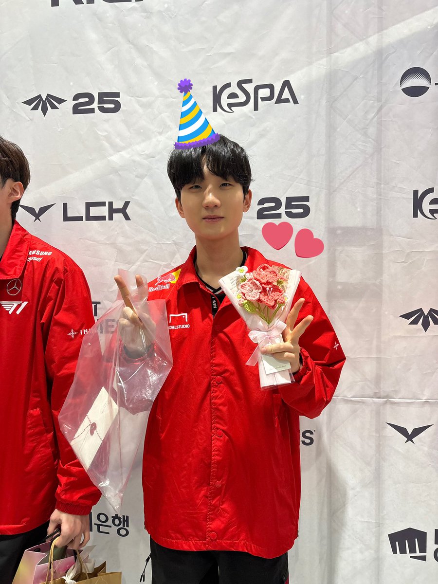 HAPPY POBY DAY🩷🎂
오늘 하루 행복하게 보내길🍀
#poby