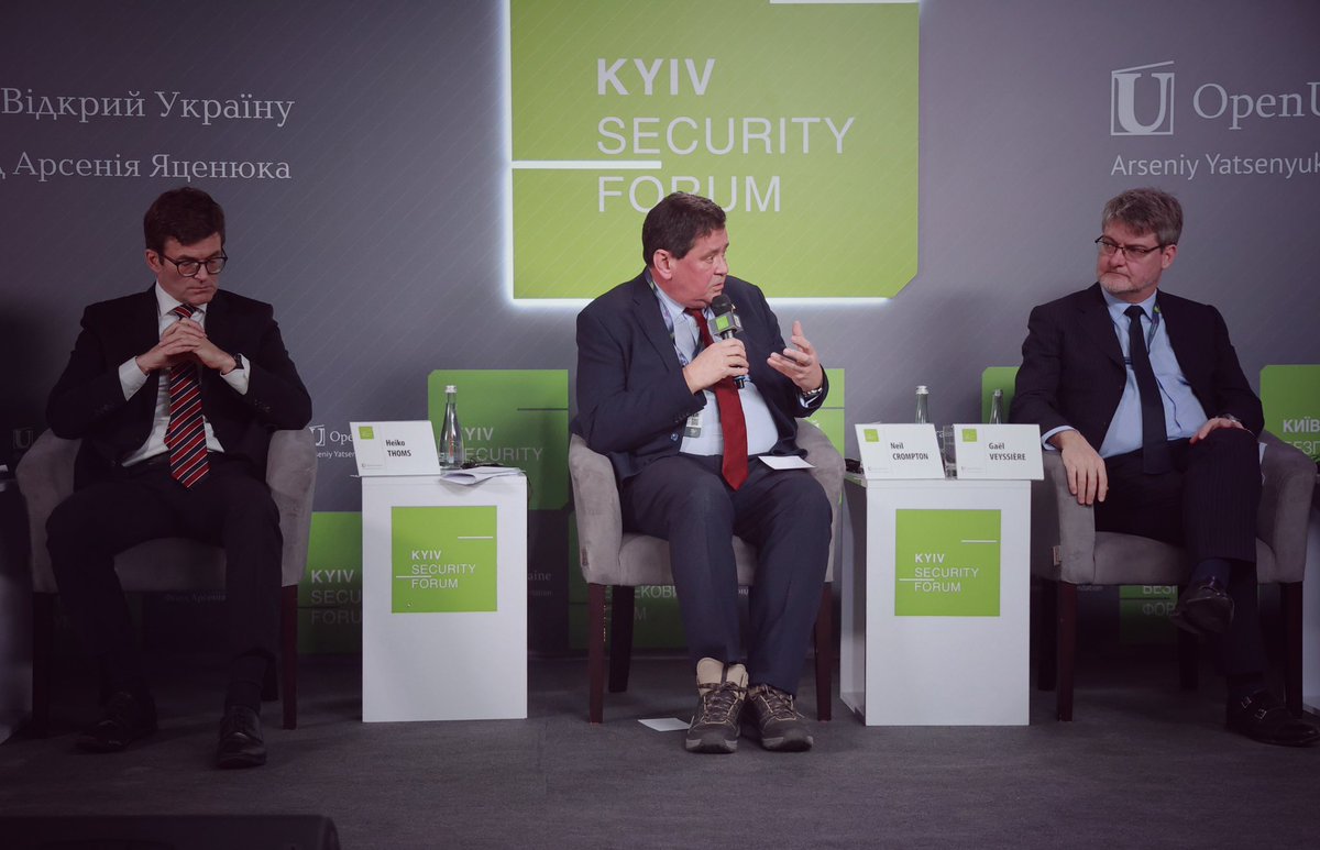 Great to take part in a rich discussion at Kyiv Security Forum on a panel alongside European and Canadian colleagues and General David Petraeus. Strong agreement on what needs to be done to support Ukraine and enhance prospects of a just and lasting peace 🇬🇧🇺🇦