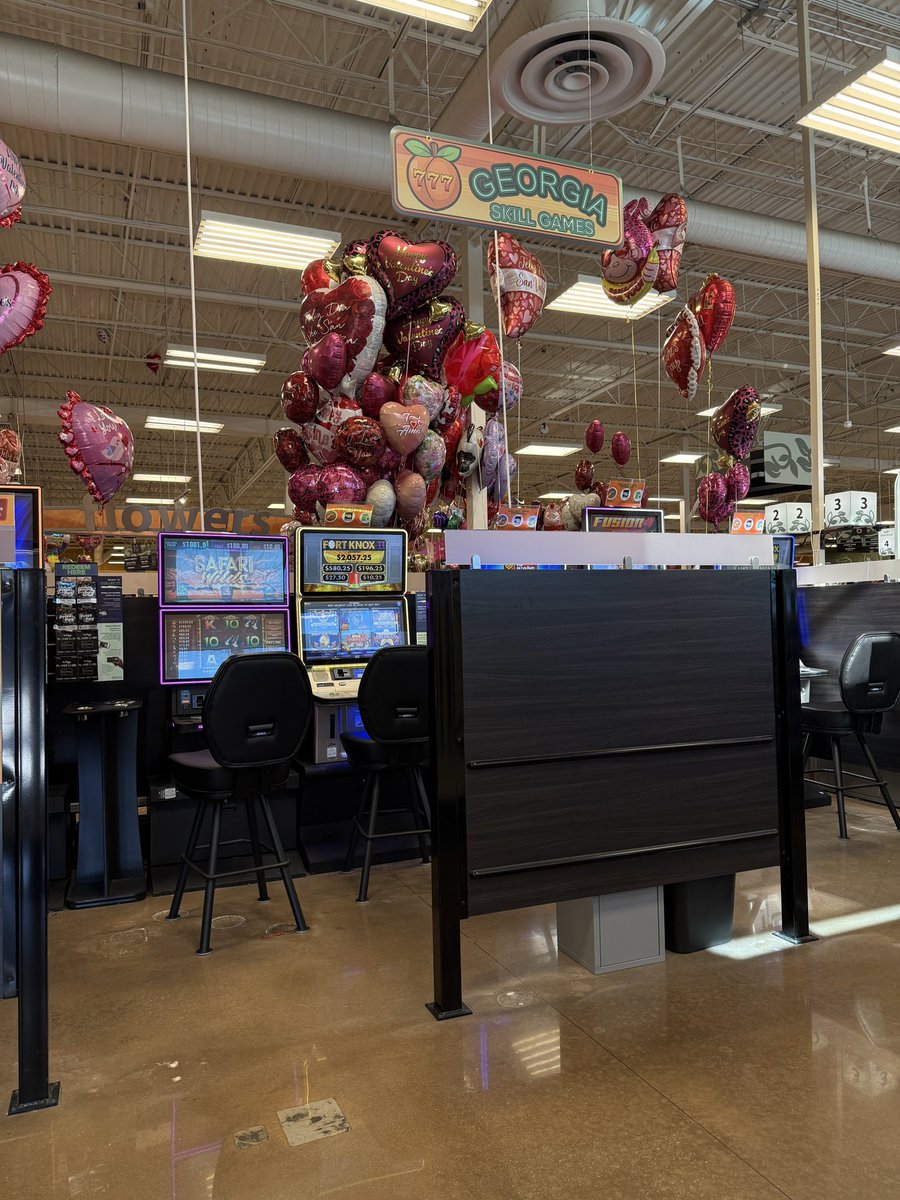 MargBarAmerica's tweet photo. i’m visiting my parents in georgia and apparently they have a sectioned off gambling area in krogers now? how the fuck has gambling infiltrated EVERYTHING dude holy shit https://t.co/XvXpx914CV