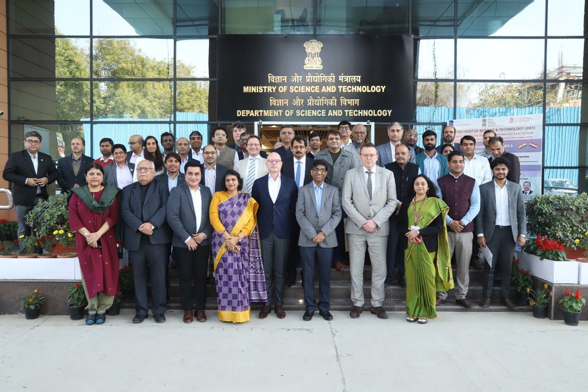 IndinNederlands's tweet photo. Landmark MoU signed between @univgroningen & 19 IITs on academic cooperation in the field of green hydrogen during the launch of 🇮🇳-🇳🇱 Hydrogen Fellowship Programme by @IndiaDST.  A testimony of growing India-Netherlands bilateral ties in the academic sector!
@MEAIndia @IndianDiplomacy @EduMinOfIndia @NLinIndia